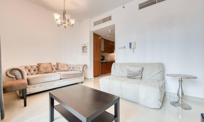 Downtown Dubai Apartment | Downtown Dubai one bed with pool and gym