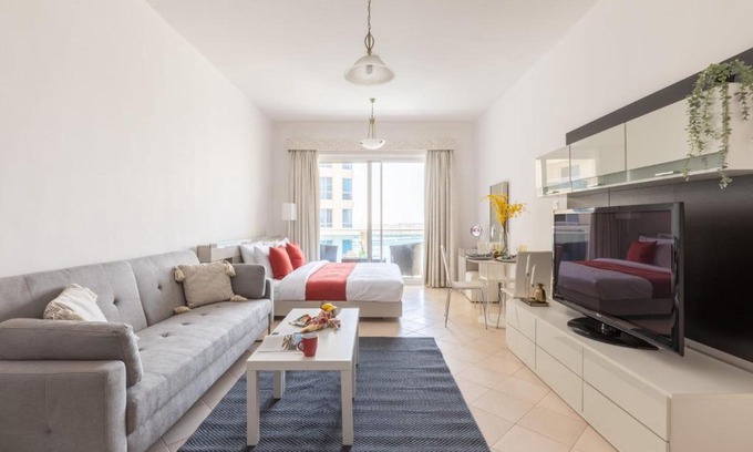 Dubai Production City Apartment | Frank Porter - Lago Vista