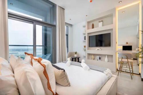 Business Bay Apartment | Gem in the heart of Business Bay - 15 Northside