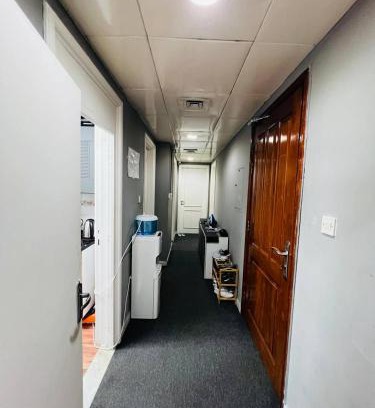 Al Muraqqabat Hostel | Golden Horse