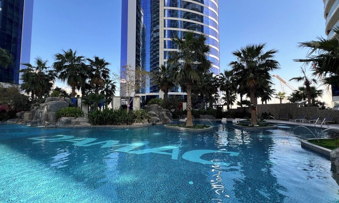 Business Bay Hostel | Grapeful Stay – Luxury Hostel Paramount Tower Business Bay