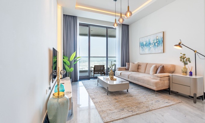 Business Bay Apartment | Jacuzzi Balcony with Views, Near Bus Stop – Terraces Marasi Drive