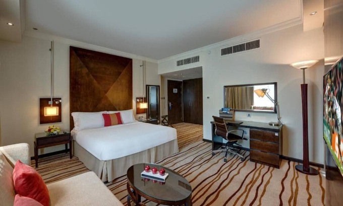 Barsha Heights House | King Room Near Saudi German Hospital By Luxury Bookings
