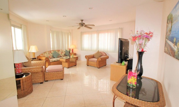 Jomtien Apartment | LARGE APT. 2 BED POOL VIEW WALK TO BEACH