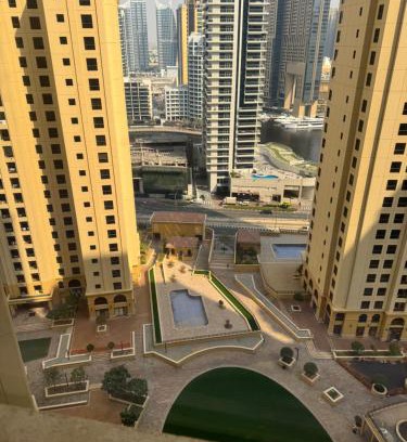 Dubai Marina Hostel | Le Parisien