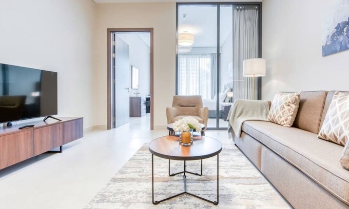 Business Bay Apartment | Lovely 1BR with Concierge and Luxurious Amenities