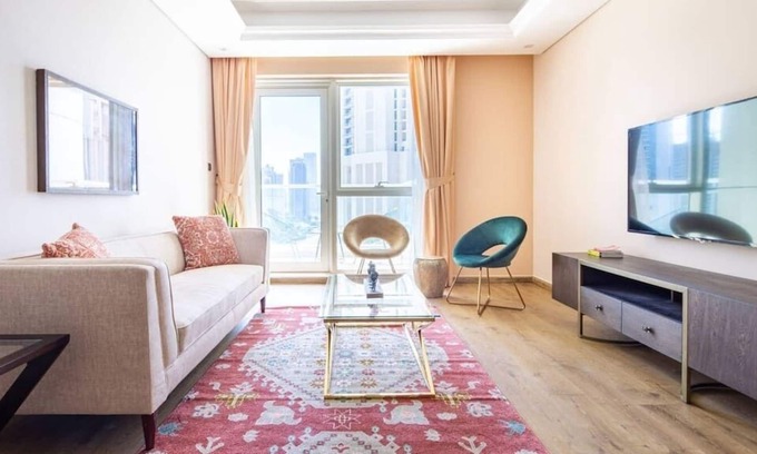 Downtown Dubai Apartment | Luxurious 2BR W/ Study in Downtown - Sleeps 5!
