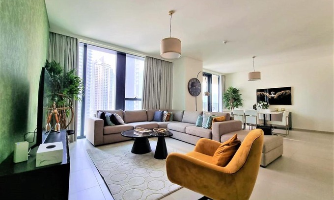 Downtown Dubai Apartment | Luxurious Downtown Apt with balcony & View