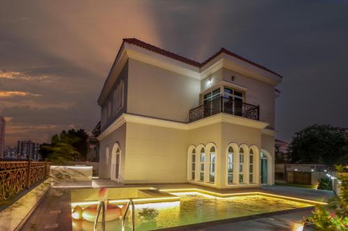 Dubai Villa | Luxurious Five Bedroom Villa with Private Pool