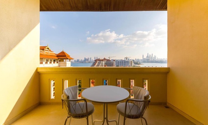 Palm Jumeirah Apartment | Maison Privee - 5 Star Resort stay on Palm Jumeirah with Sea View