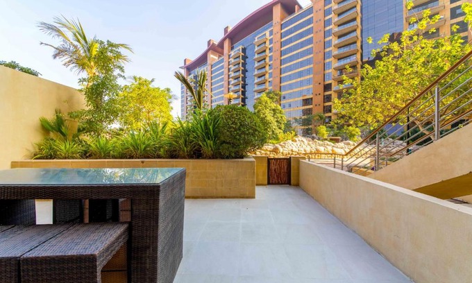 Palm Jumeirah Apartment | Maison Privee - Luxury 1BR Apt Few Steps Away from the Beach