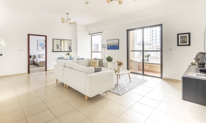Dubai Marina Apartment | Minimalist and Cozy 1BR Apartment in JBR!
