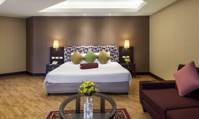 Bangkok Central Business District Apartment | One Bedroom Grand Suite Apartment in the city center (G16)