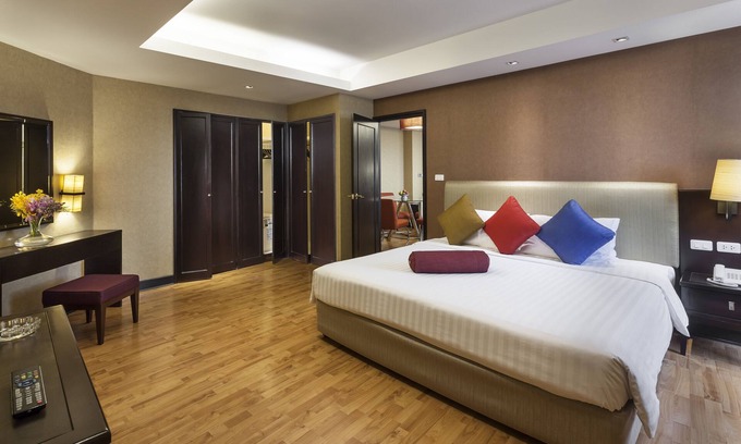 Bangkok Central Business District Apartment | One Bedroom Suite in heart of the city (A45)