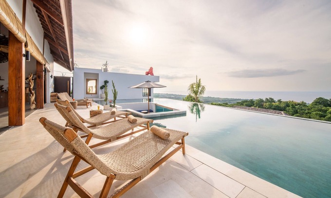 Banjartegehe Villa | Panoramic 4BR Sea View Villa in Lovina