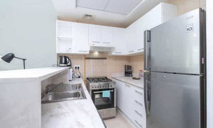 Business Bay Apartment | Refreshing Getaway: Studio in Downtown Dubai