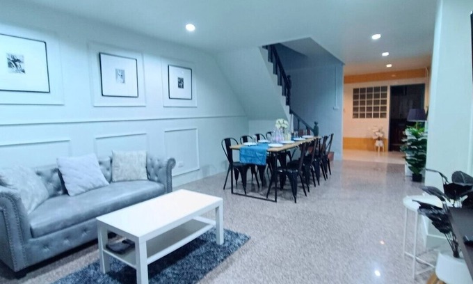 Phra Khanong Nuea House | S81 10mins BTS Skytrain Onnut station Free wi-fi 7-11