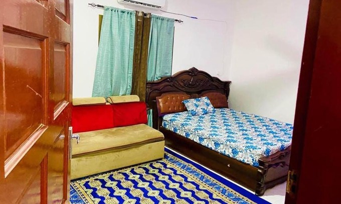 Al Majaz Apartment | Sharjah al majaz room
