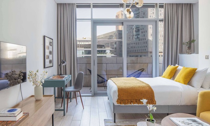 Bur Dubai Apartment | Silkhaus Modern Studio | Burj Daman | Pool & Gym