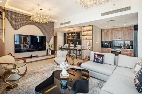 Dubai Apartment | Skyline Vista 3-Bedroom Haven with Lagoon Retreat