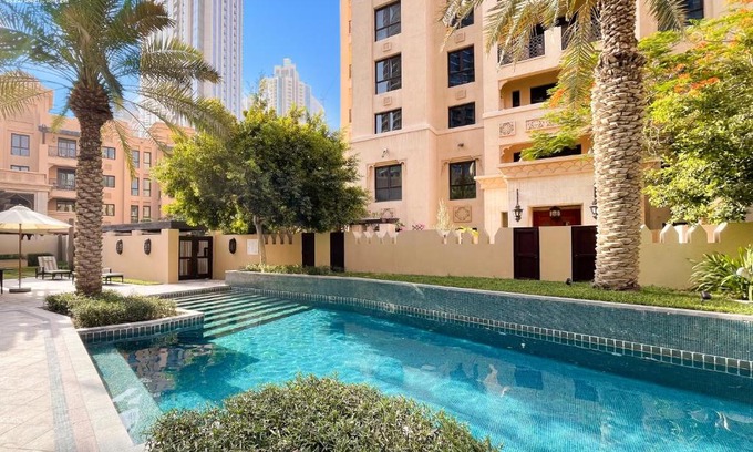 Downtown Dubai Apartment | Spacious Apt at Burj Khalifa & Dubai Mall with Maids Room - 204