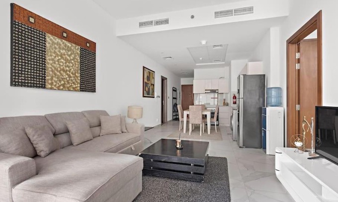 Business Bay House | Spacious & Modern 1BDR In Binghatti-Business Bay01
