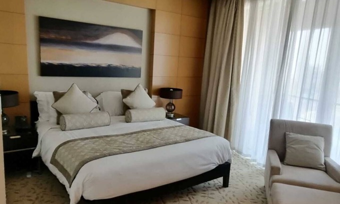 Downtown Dubai Apartment | The Address Dubai Mall Luxury & Spacious