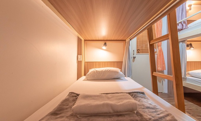 Ratchathewi Hostel | The Victory View - Hostel - Adults only