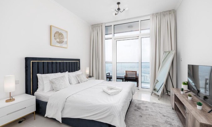 Dubai Apartment | Welcoming Studio in Damac Hills Carson B