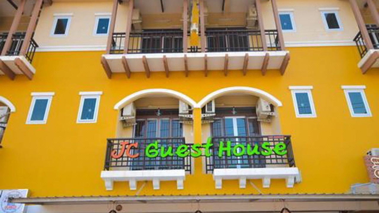 Photo of Buildings in Phunphin