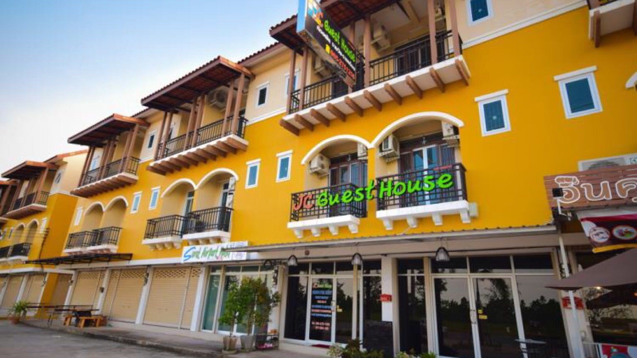 Photo of Buildings in Phunphin