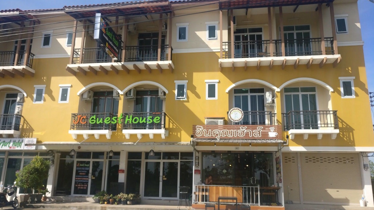 Photo of Buildings in Phunphin