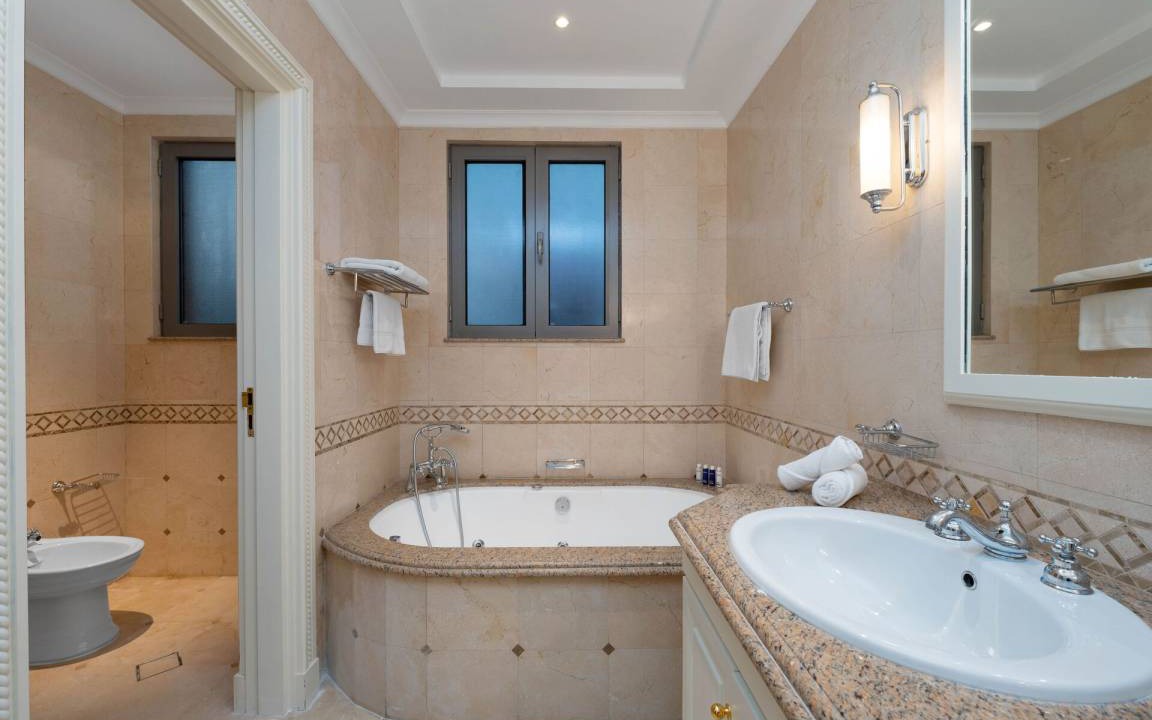 Photo of Bathroom in Palm Jebel Ali