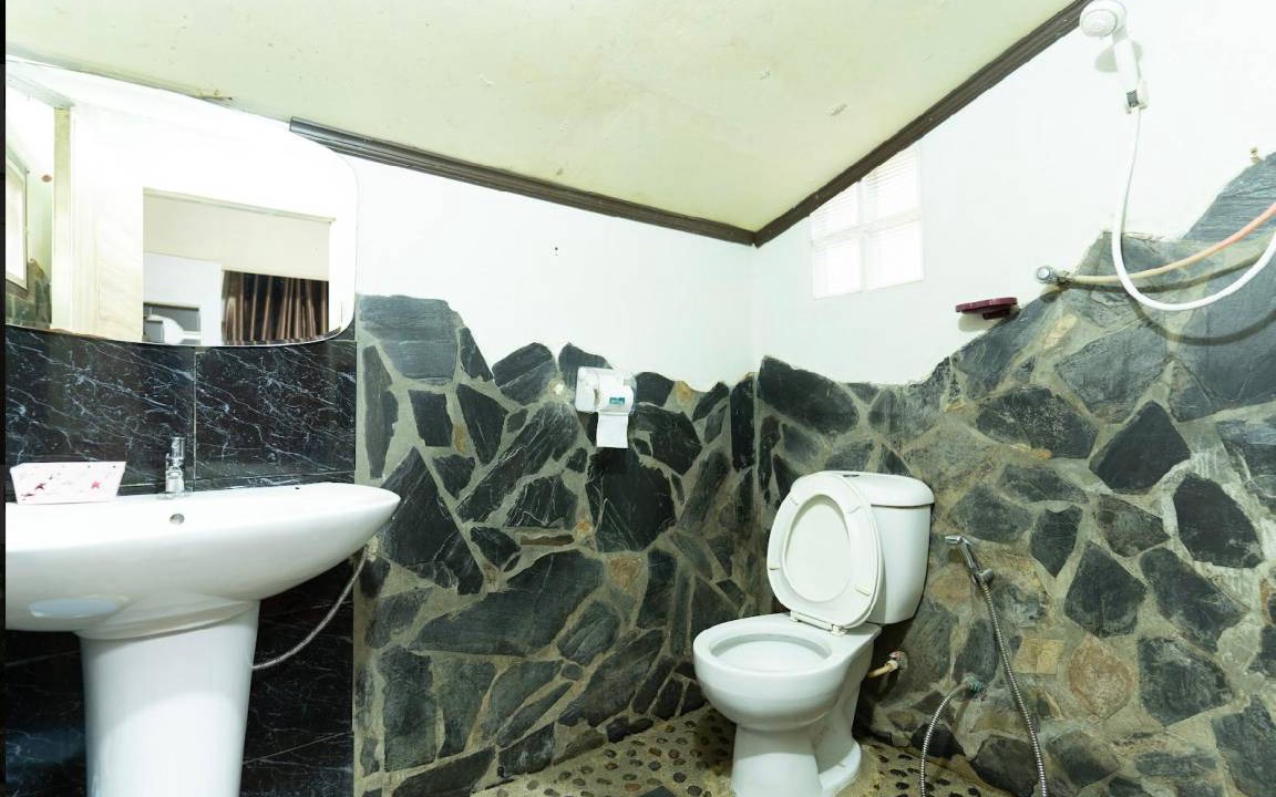Photo of Bathroom in Photharam