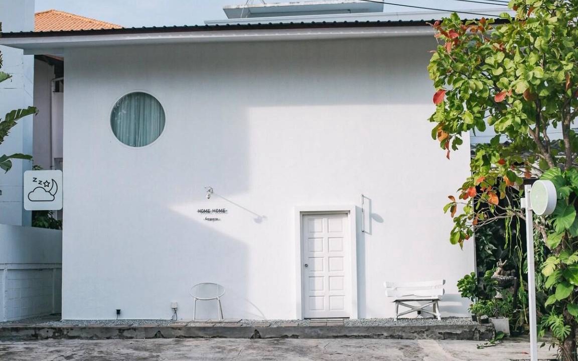 Photo of Buildings in Saen Suk