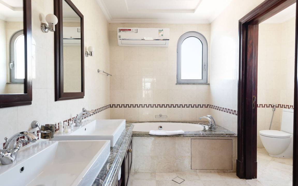 Photo of Bathroom in Palm Jebel Ali