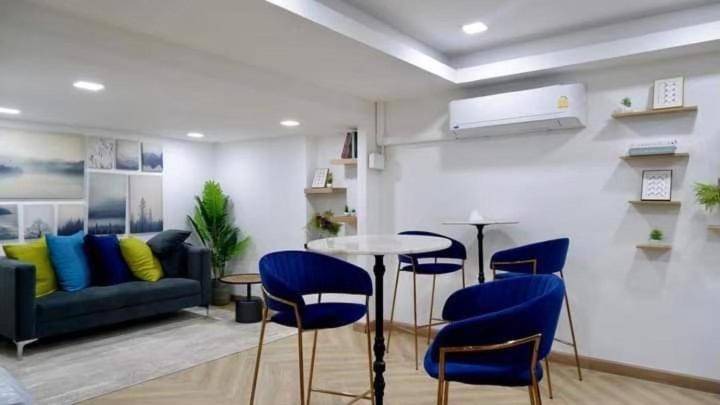 Photo of Livingroom in Khanna Yao
