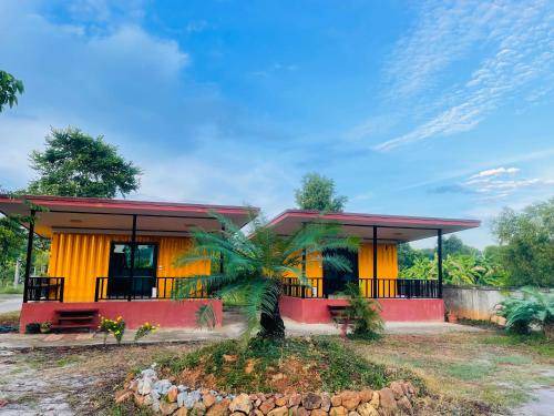 Photo of Buildings in Chakphong