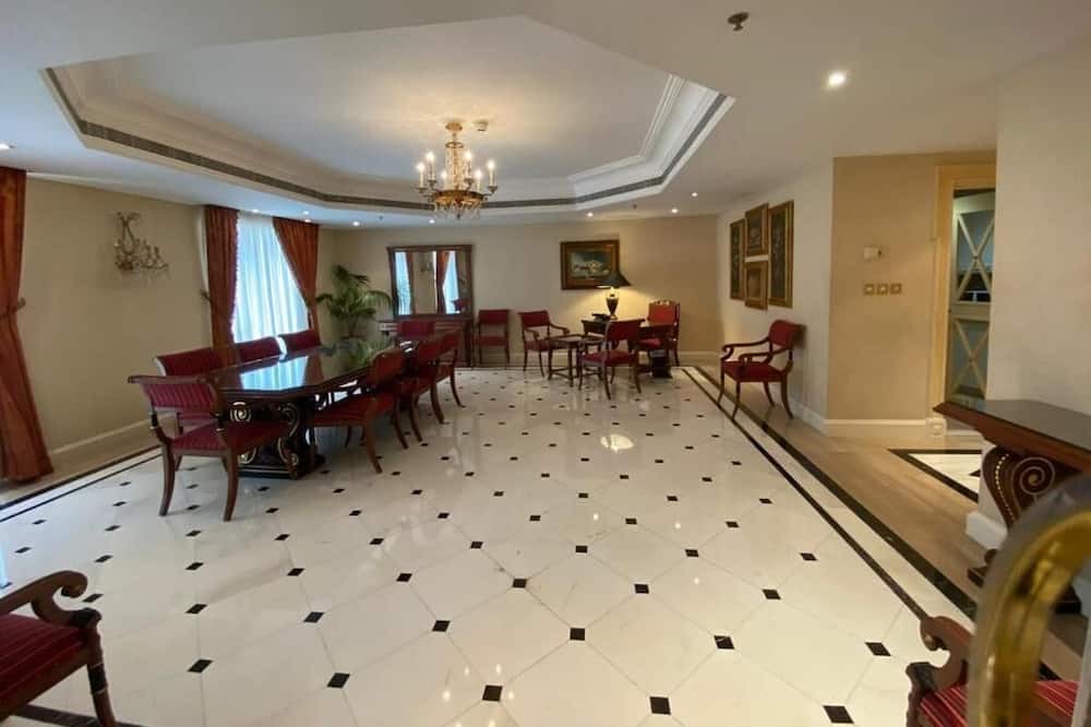 Photo of Livingroom in Trade Center