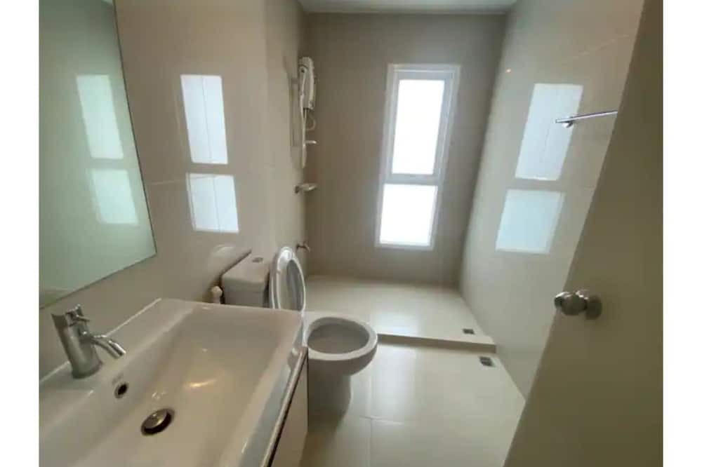 Photo of Bathroom in Wong Sawang
