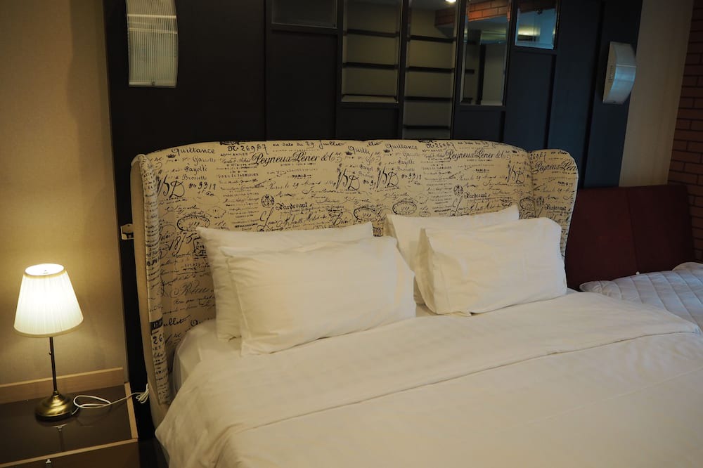 Photo of Bedroom in Khlong Toei Nuea
