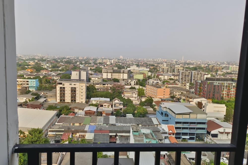Photo of Patio Balcony in Phra Khanong