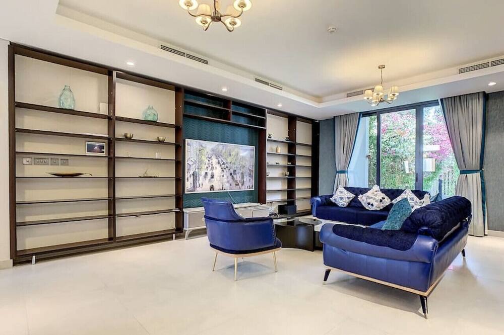 Photo of Livingroom in Motor City