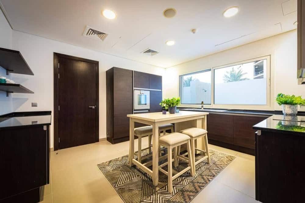 Photo of Kitchen in Al Sufouh 1