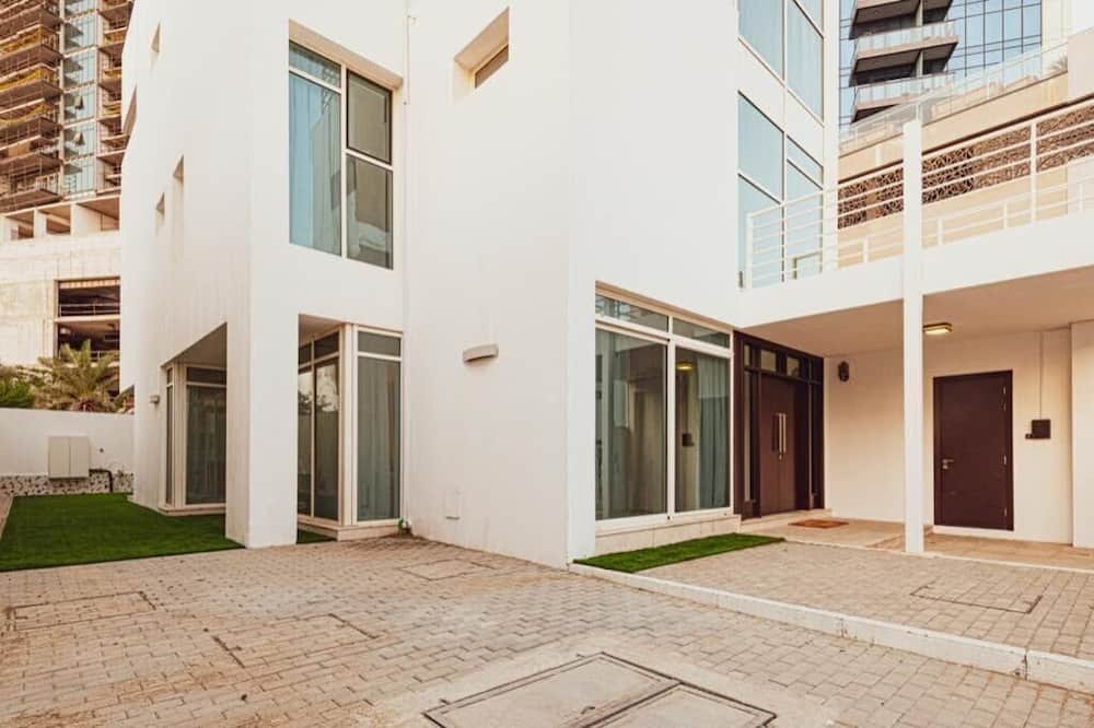 Photo of Outdoor in Al Sufouh 1