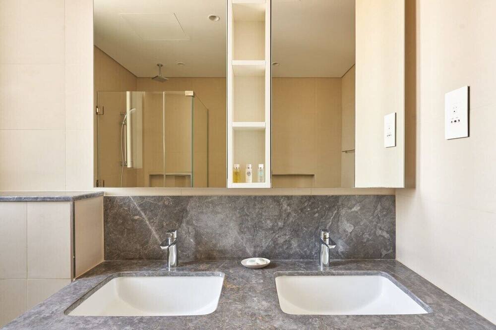 Photo of Bathroom in Za'abeel 2