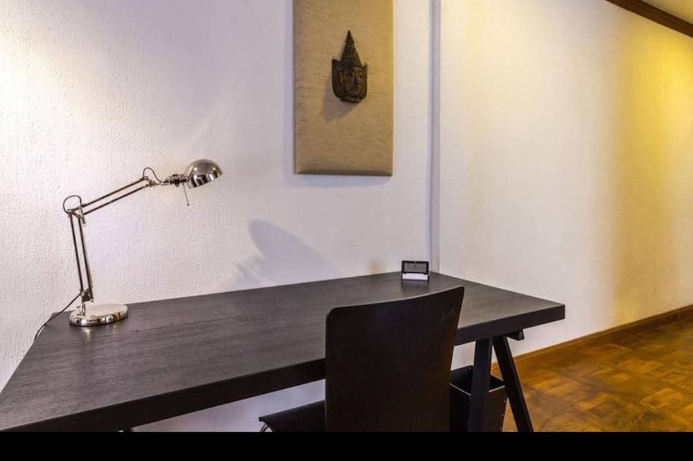Photo of Bedroom in Khlong Toei Nuea