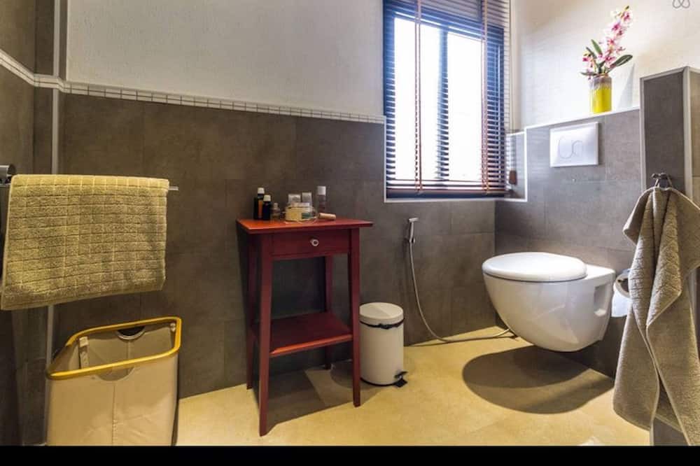 Photo of Bathroom in Khlong Toei Nuea