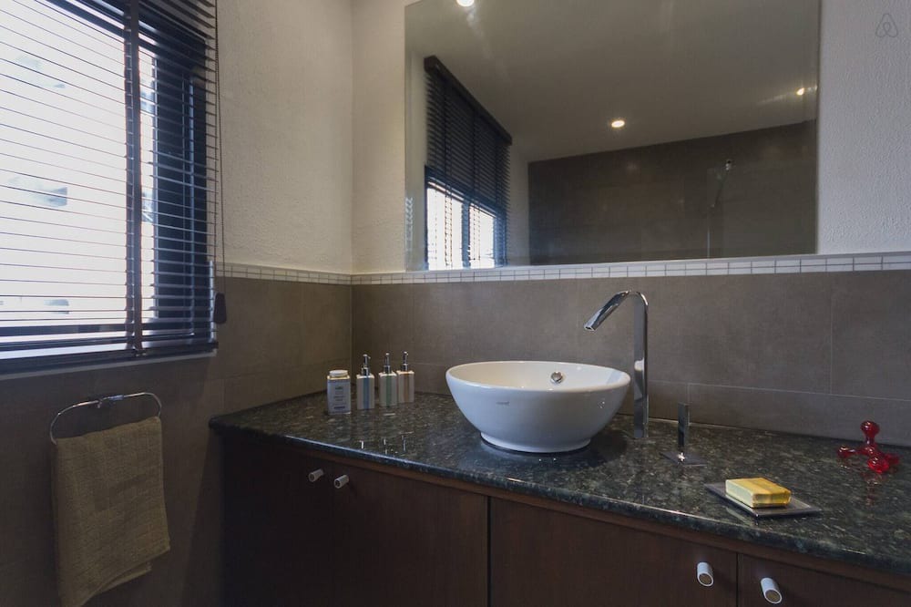 Photo of Bathroom in Khlong Toei Nuea