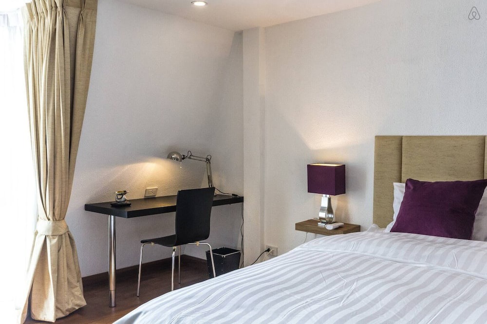 Photo of Bedroom in Khlong Toei Nuea